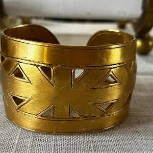 Chic Gold Cuff Bracelet cut out vintage bracelet
